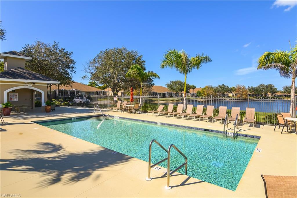 Satellite pool and lounge area at Stoneybrook