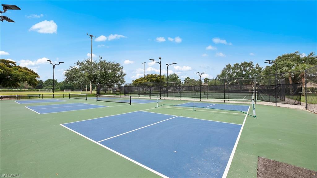 Tennis and pickleball courts at Stoneybrook